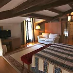 Giona 4*