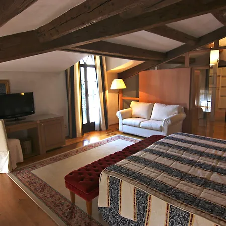 Giona 4*