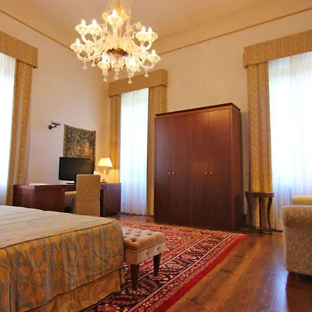 Giona Hotel 4*