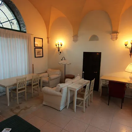 Giona 4*